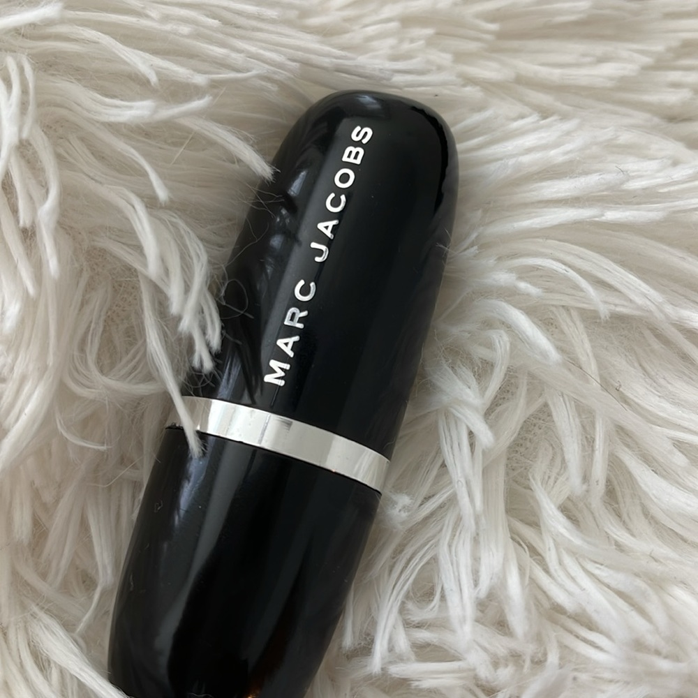 MARC JACOBS concelear